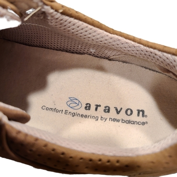 Aravon by New Balance Leather Shoe, Size 7 - Picture 9 of 14
